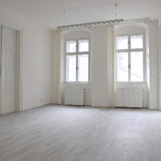 Pronájem bytu 2+1 70 m² Olomouc, Dolní náměstí