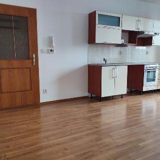 Pronájem bytu 1+kk, garsoniery 31 m² Kladno