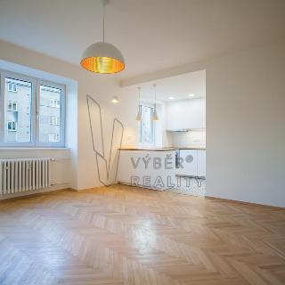 Pronájem bytu 2+kk 57 m² Praha, 28. pluku