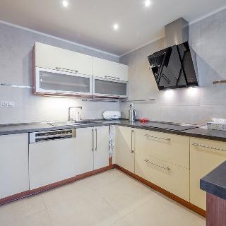 Prodej bytu 4+kk 82 m² Praha, Na moklině