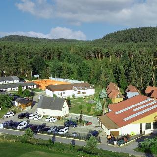 Prodej hotelu a penzionu 2 700 m² Kněžmost, 