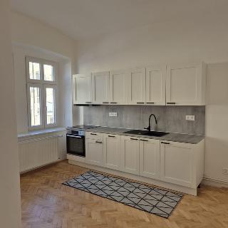 Pronájem bytu 2+1 56 m² Liberec, Valdštejnská