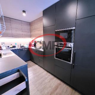 Pronájem bytu 3+1 76 m² Praha, Krouzova