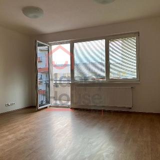 Pronájem bytu 1+kk a garsoniéry 35 m² Praha, Modenská