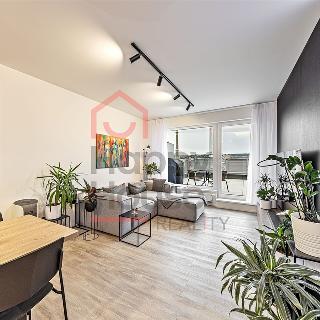 Pronájem bytu 3+kk 70 m² Praha, U plynárny