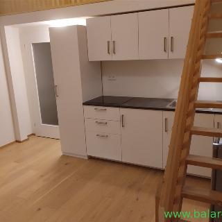 Pronájem bytu 1+kk a garsoniéry 30 m² Praha, Strakonická