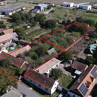 Prodej stavební parcely 1500 m&sup2; Medlice