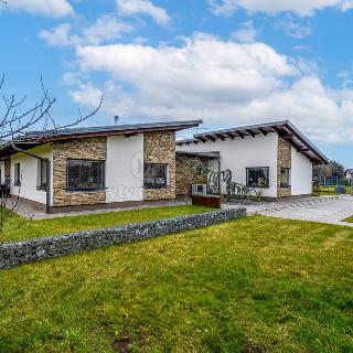 Prodej rodinného domu 214 m² Strašov