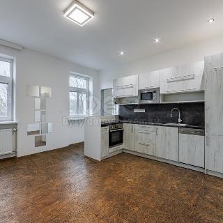 Prodej bytu 1+1 49 m² Karlovy Vary, Jabloňová