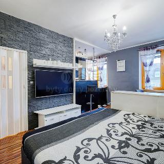 Prodej bytu 2+kk 45 m² Karlovy Vary, Hradištní