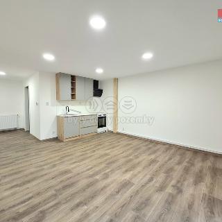 Pronájem bytu 1+kk a garsoniéry 36 m² Karlovy Vary, Vančurova