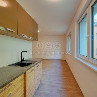 Pronájem bytu 1+kk a garsoniéry 39 m² Plzeň, Na Jíkalce