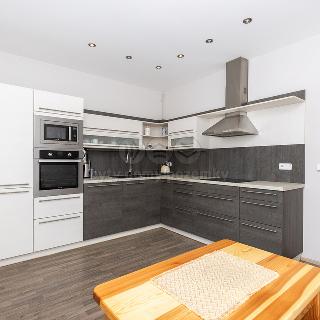 Prodej bytu 2+1 60 m² Pardubice, Pichlova