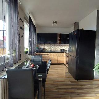 Prodej bytu 4+1 80 m² Postoloprty, Dvořákova