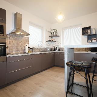 Prodej bytu 3+kk 66 m² Karlovy Vary, Akátová