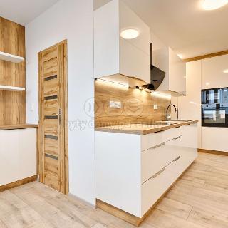 Prodej bytu 3+1 61 m² Jindřichův Hradec, sídliště Vajgar