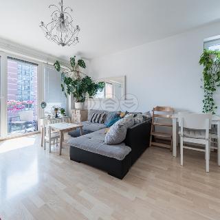 Pronájem bytu 2+kk 64 m² Praha, Názovská