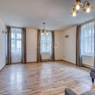 Prodej rodinného domu 191 m² Litohlavy