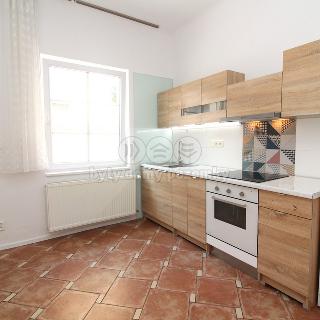 Pronájem bytu 2+1 60 m² Cvikov, Jiráskova