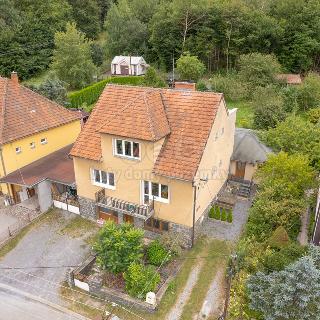 Prodej rodinného domu 273 m² Křtiny