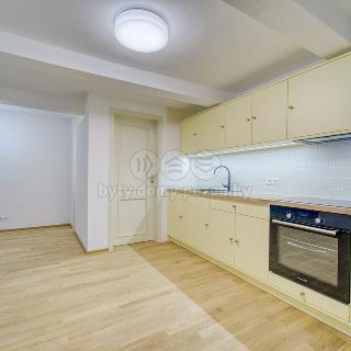 Pronájem bytu 3+kk 63 m² Plzeň, Mírová