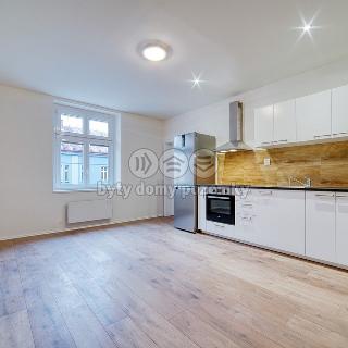 Pronájem bytu 2+kk 45 m² Plzeň, Masarykova