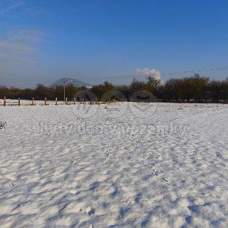 Prodej stavební parcely 1 500 m² Korozluky