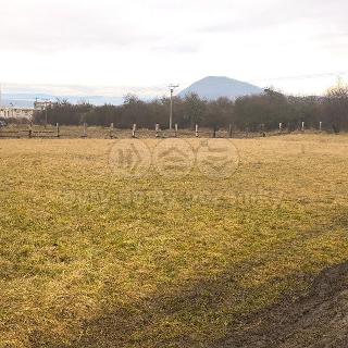 Prodej stavební parcely 1 500 m² Korozluky