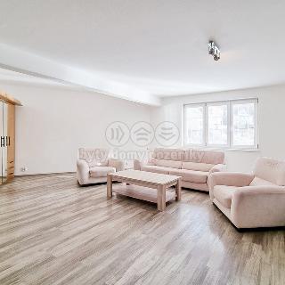 Prodej bytu 2+1 62 m² Karlovy Vary, nám. V. Řezáče