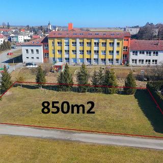 Prodej stavební parcely 850 m² Píšť