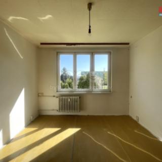 Prodej bytu 1+kk a garsoniéry 20 m² Postoloprty, Jiráskovo náměstí
