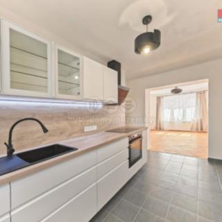 Pronájem bytu 2+1 56 m² Hradec Králové, Na Střezině