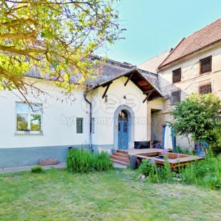 Prodej rodinného domu 250 m² Měcholupy