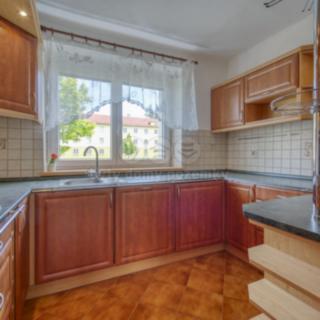 Pronájem bytu 2+1 54 m² Ostrov, Hlavní třída