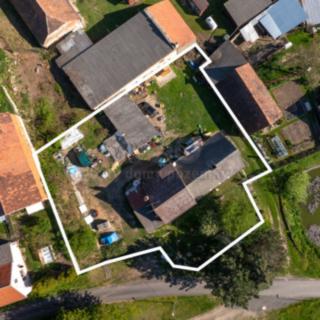 Prodej stavební parcely 960 m² Svojetín