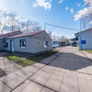 Prodej obchodu 832 m² Lišany