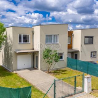 Pronájem rodinného domu 158 m² Jenštejn, Zlatnická