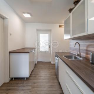 Prodej bytu 3+1 62 m² Tmaň, Sídliště