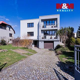 Prodej rodinného domu 303 m&sup2; Pelhřimov