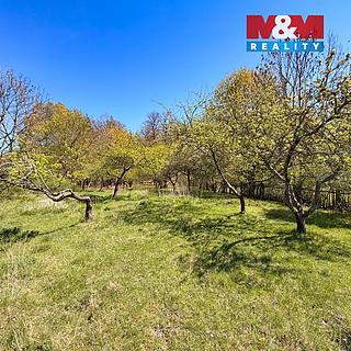 Prodej stavební parcely 2827 m&sup2; Hluboš