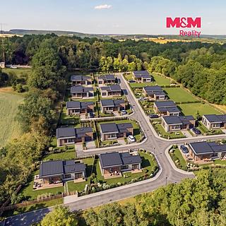 Prodej komerčního pozemku 8154 m&sup2; Líšťany
