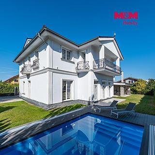 Prodej rodinného domu 356 m&sup2; Šestajovice