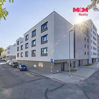 Prodej bytu 1+kk, garsoniery 37 m&sup2; Pardubice
