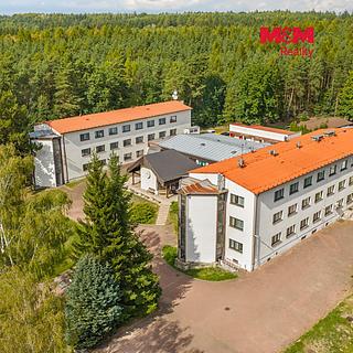 Prodej hotelu, penzionu 3216 m&sup2; Tuchlovice