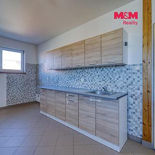 Pronájem bytu 3+kk 72 m&sup2; Chrást