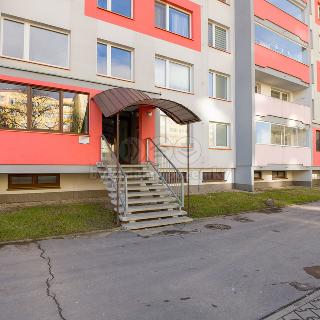 Prodej bytu 3+1 72 m² Štětí, Obchodní