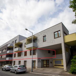 Prodej kanceláře 401 m² Praha, Na Plískavě