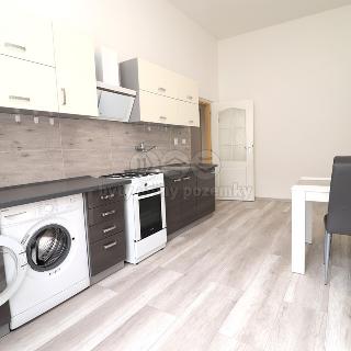 Pronájem bytu 2+1 80 m² Karlovy Vary, Jaltská