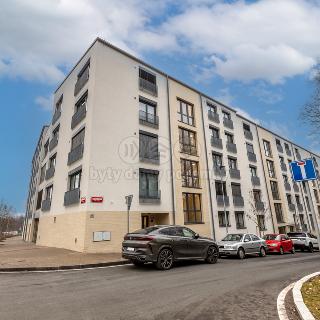 Prodej bytu 1+kk a garsoniéry 41 m² Praha, Červená báň