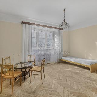 Prodej bytu 2+1 64 m² Hradec Králové, Okružní